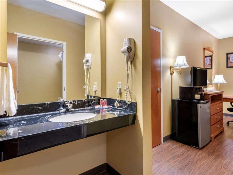Econo Lodge Louisville Airport Exterior photo