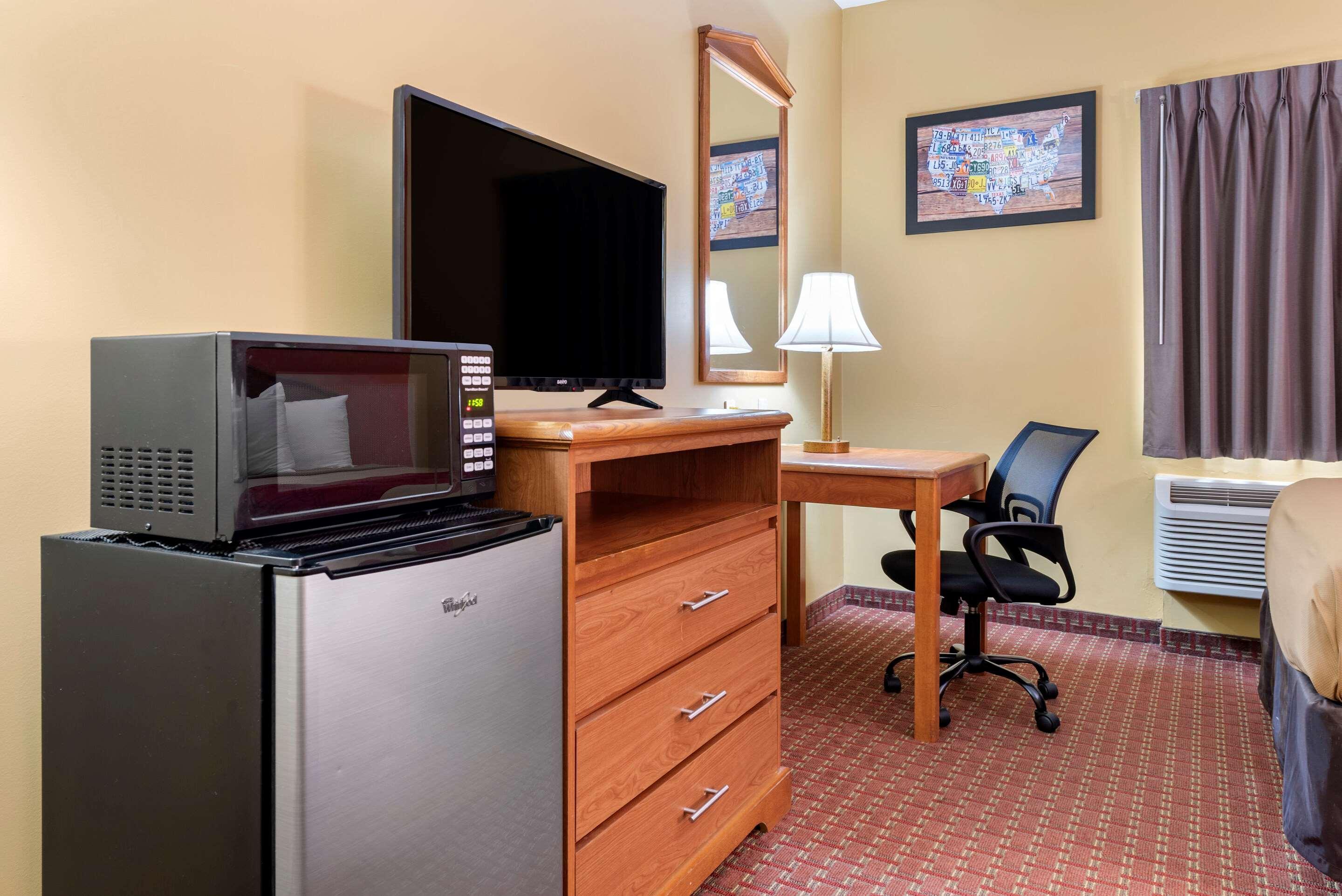 Econo Lodge Louisville Airport Exterior photo