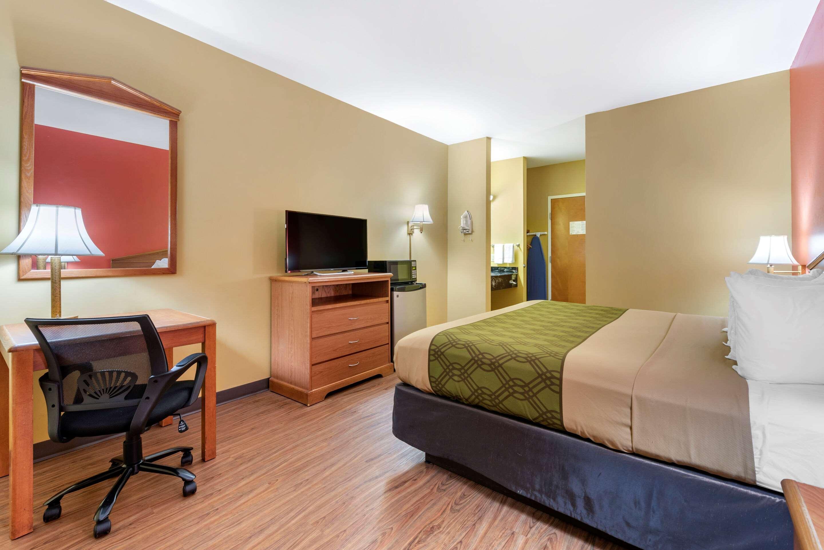Econo Lodge Louisville Airport Exterior photo