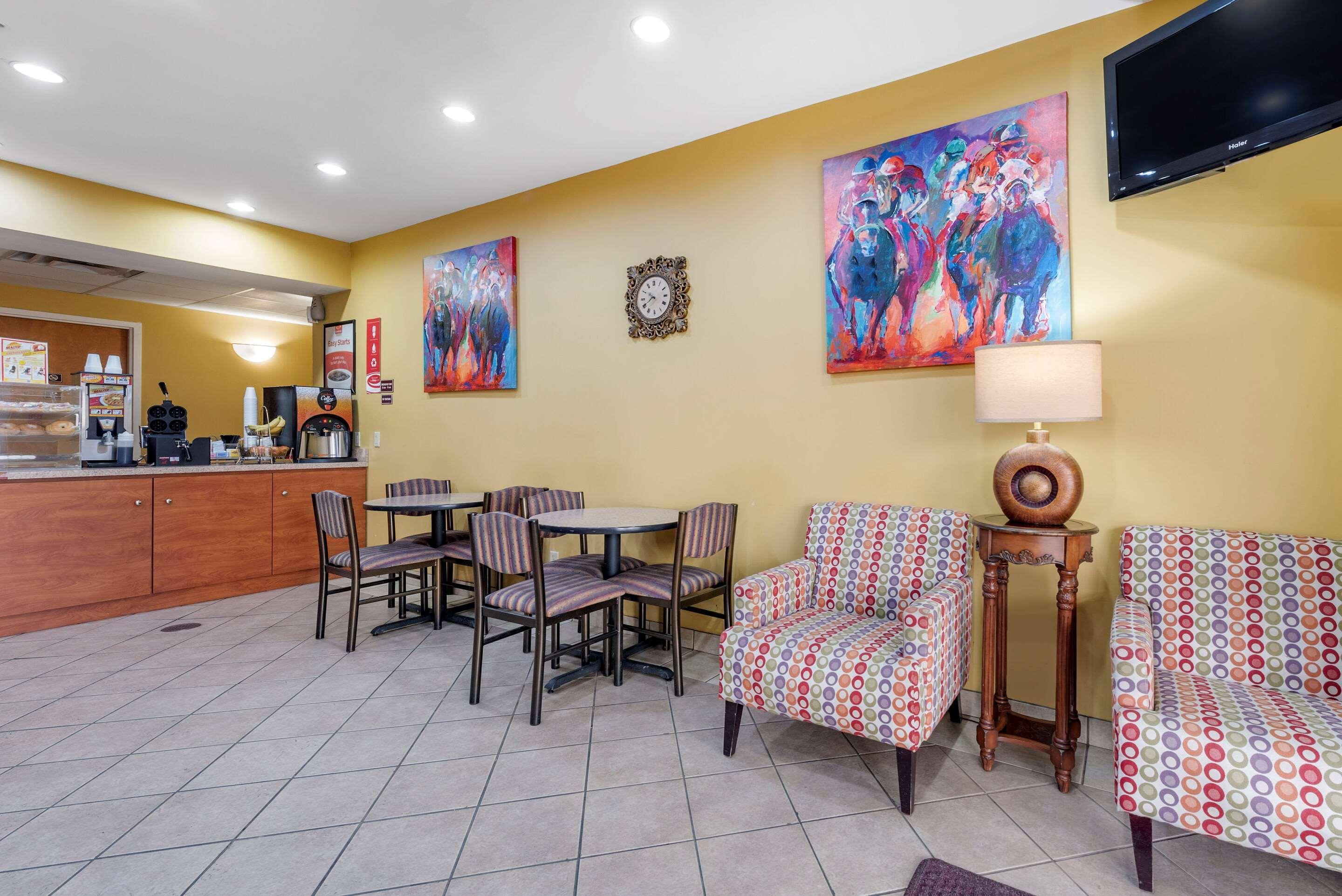 Econo Lodge Louisville Airport Exterior photo