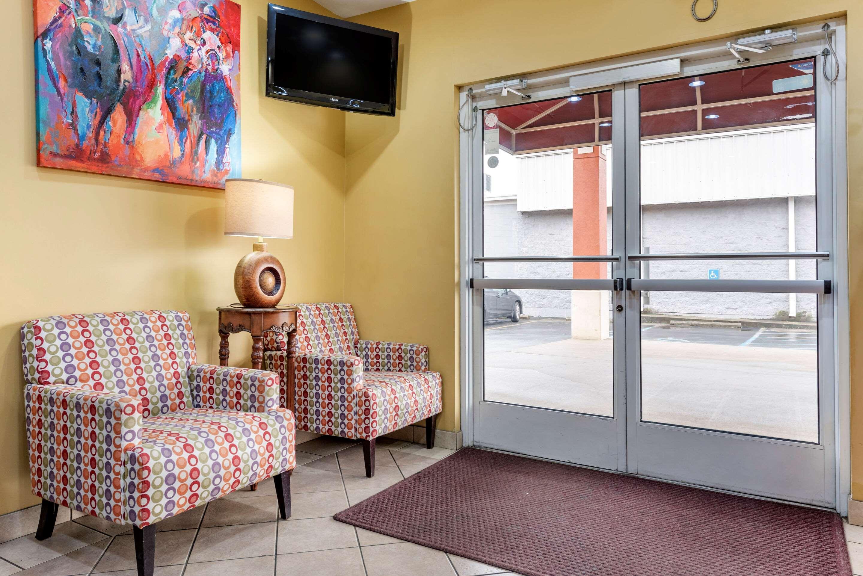 Econo Lodge Louisville Airport Exterior photo