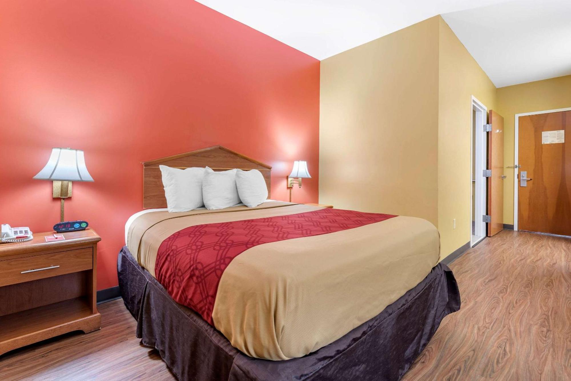 Econo Lodge Louisville Airport Exterior photo